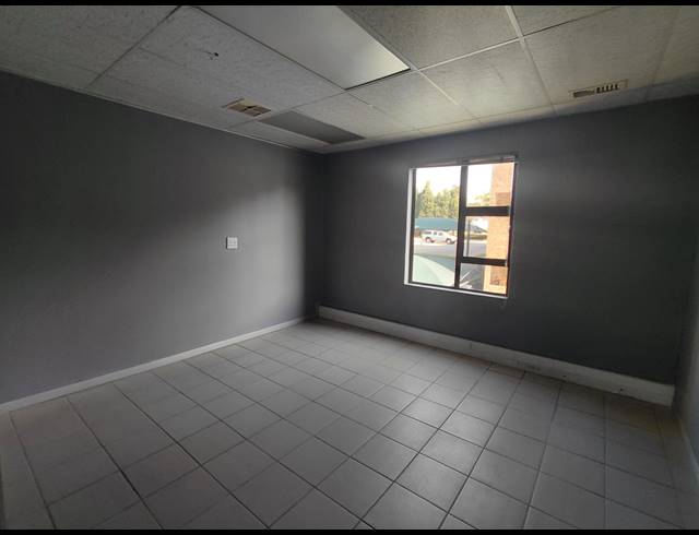 144M² OFFICE TO LET IN FOURWAYS